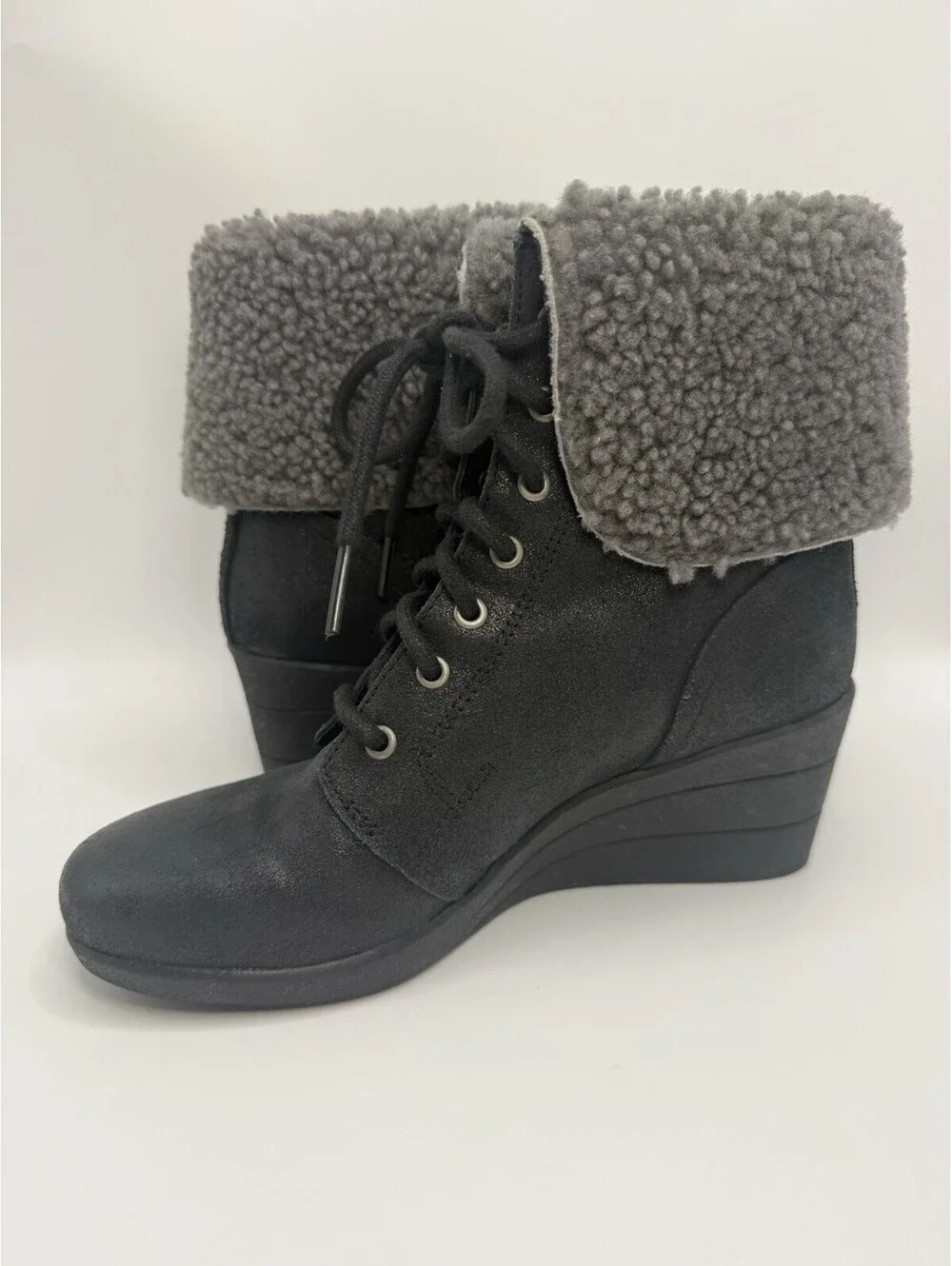 UGG Zea Black Leather Suede Shearling Lined Lace Up Wedge Combat Boots Sz 6 NWOB